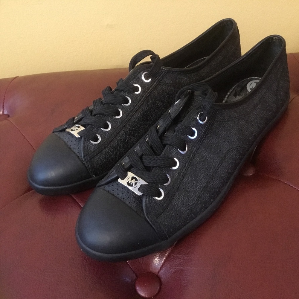 Michael Kors Women’s Size (8 1/2 M) Casual Sneaker